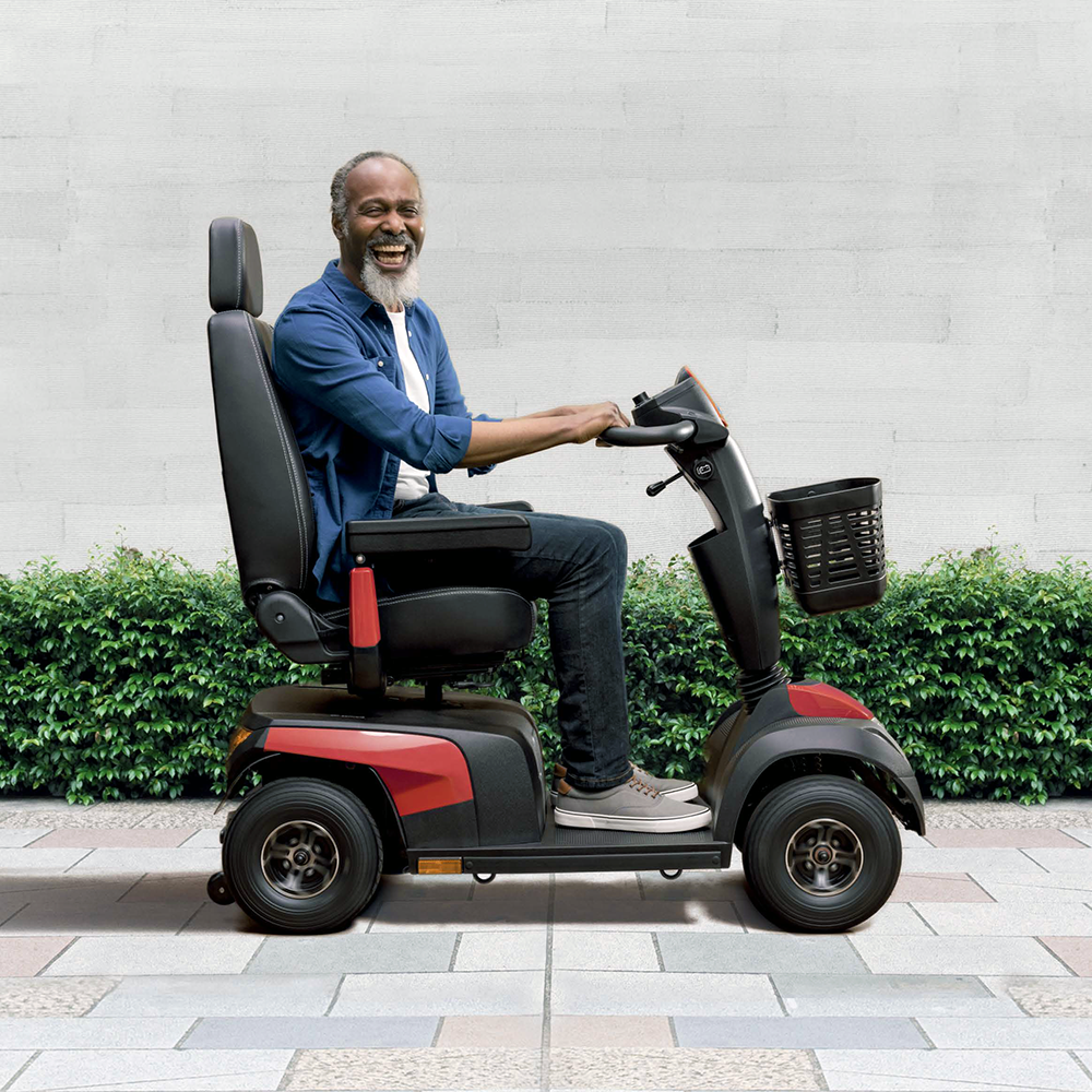 Comet Alpine+ Scooter Lifestyle 2025