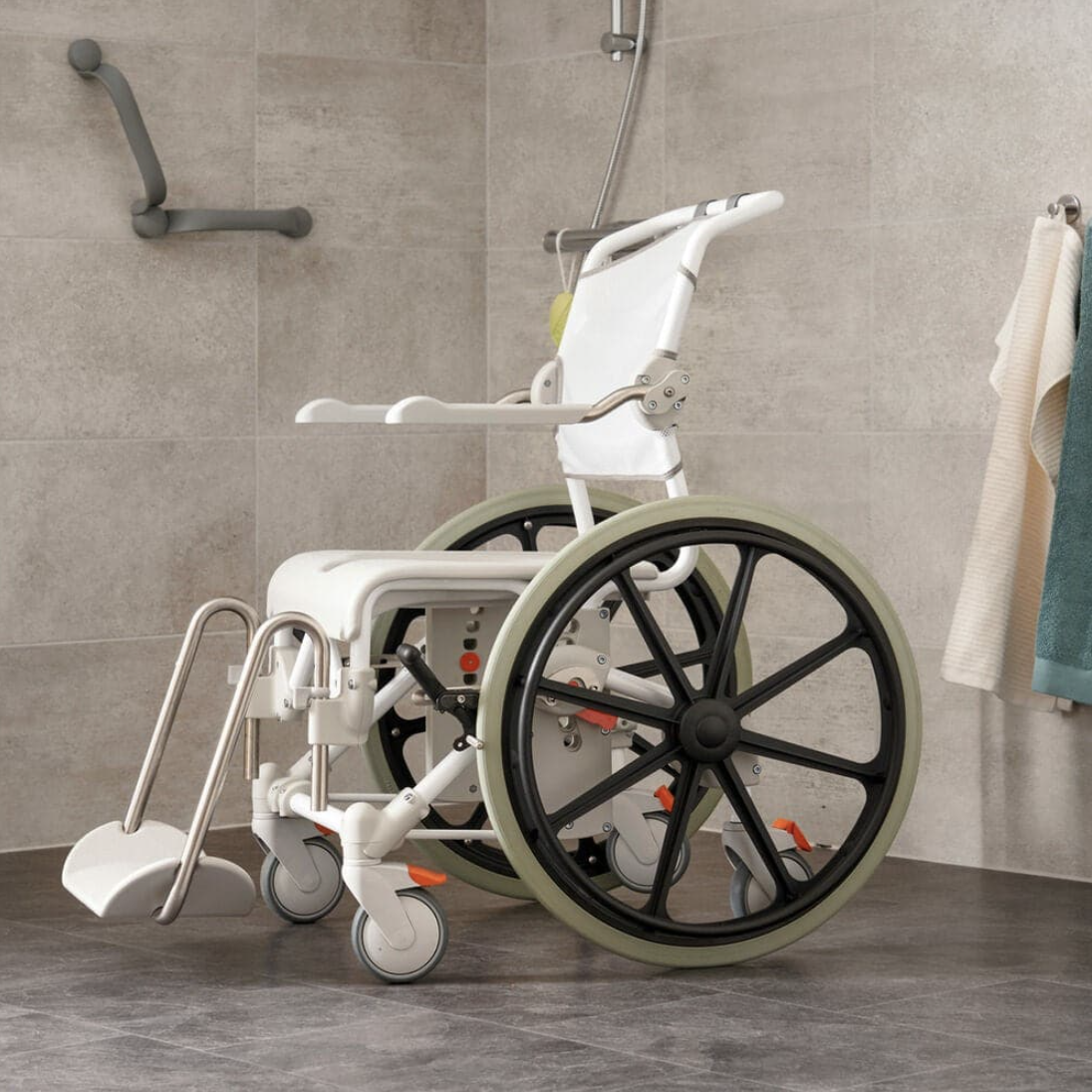 Etac Swift Mobil-2 Self Propel Lifestyle 02