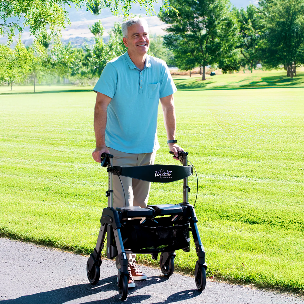 Stander HD Rollator Lifestyle 01
